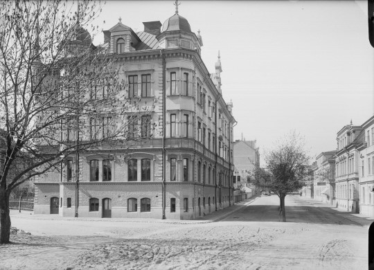 Skolbyggnaden från Skolgatan 1901/1902AD380.jpg